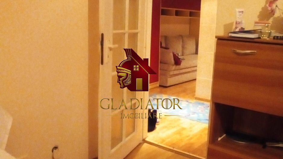 Tg Cucu - Podu de Fier, Str. Cucu Apartament 3 camere, zona centrala - Poză 2