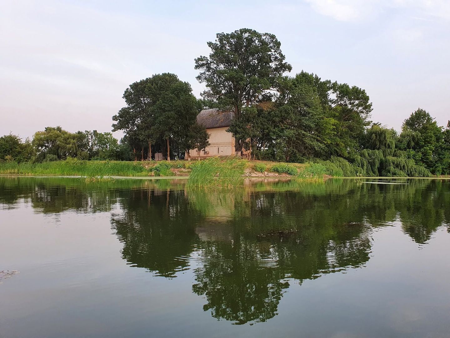 Casă și teren mare, cu ieșire la lac, lângă Mănăstirea Rebegești Crevedia - Poză 18