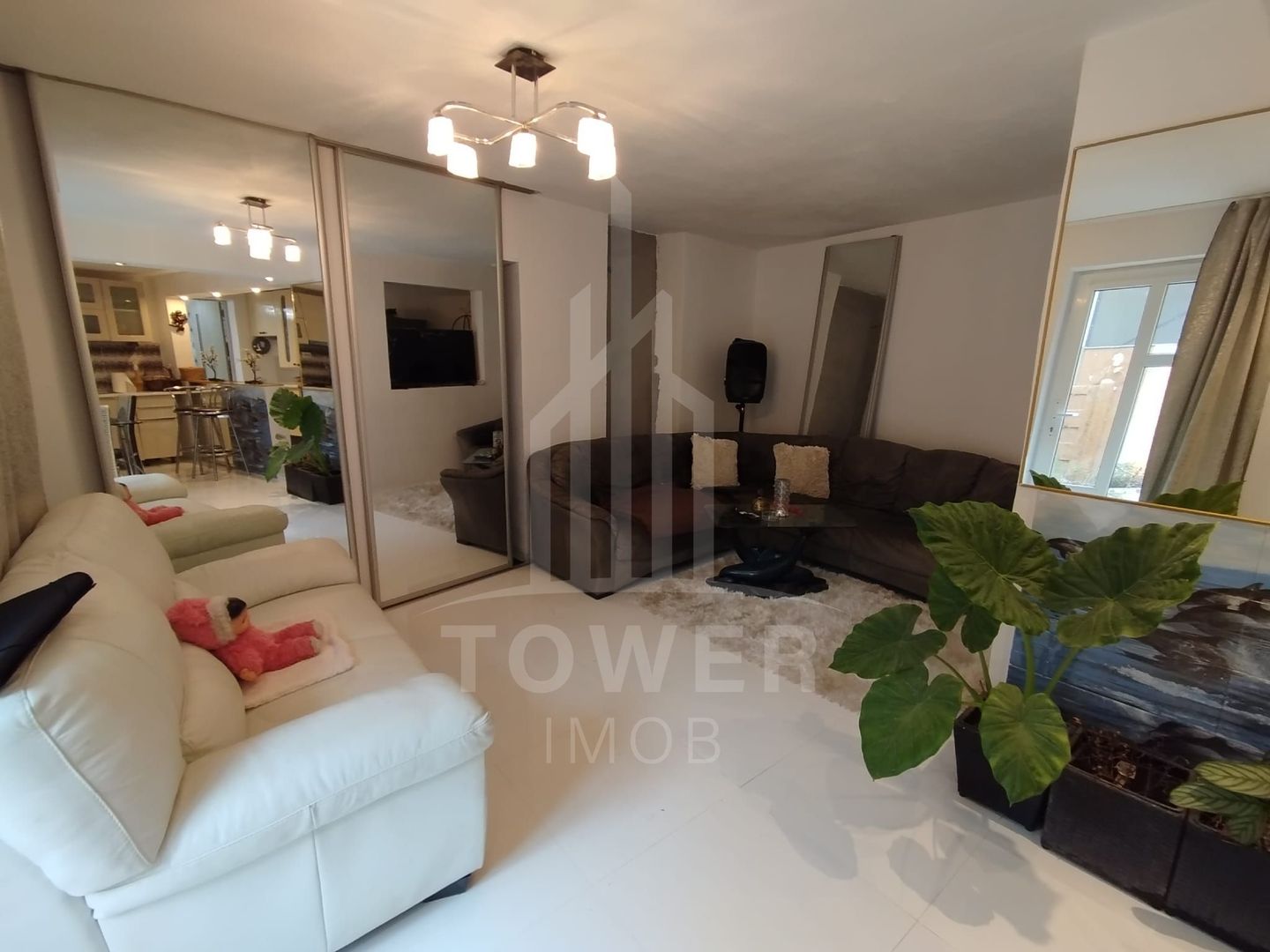 Casa de vanzare cu spatiu comercial la parter - Poză 3