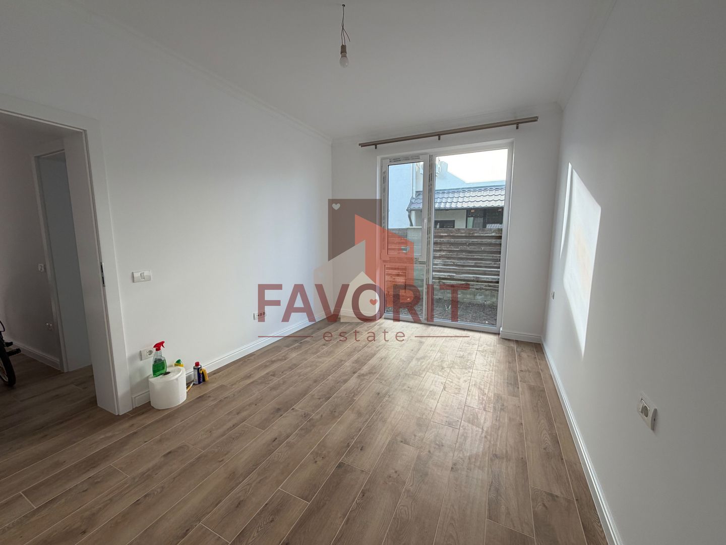 Suprafata generoasa.Terasa acoperita si incalzita. 2 locuri de parcare - Poză 4