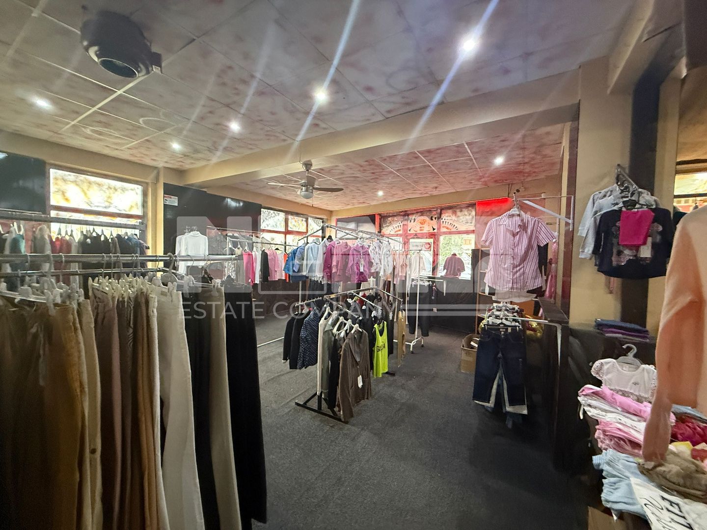 Spatiu de INCHIRIAT - Poză 4