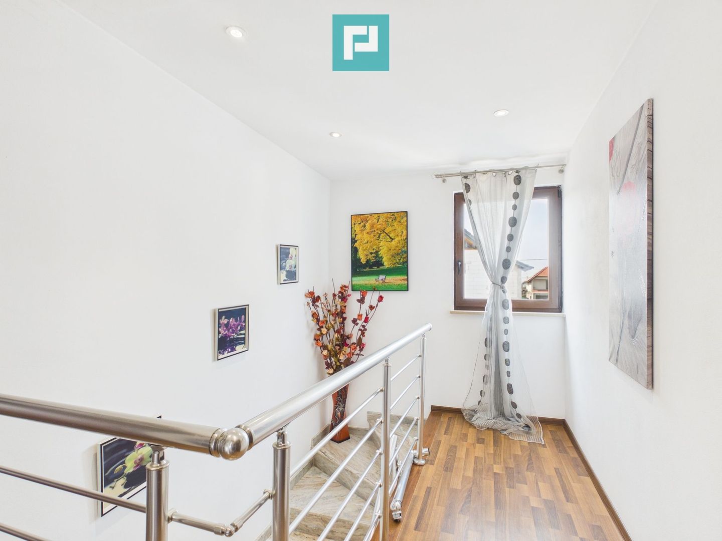 Vilă cu 4 camere in Livada - Poză 13