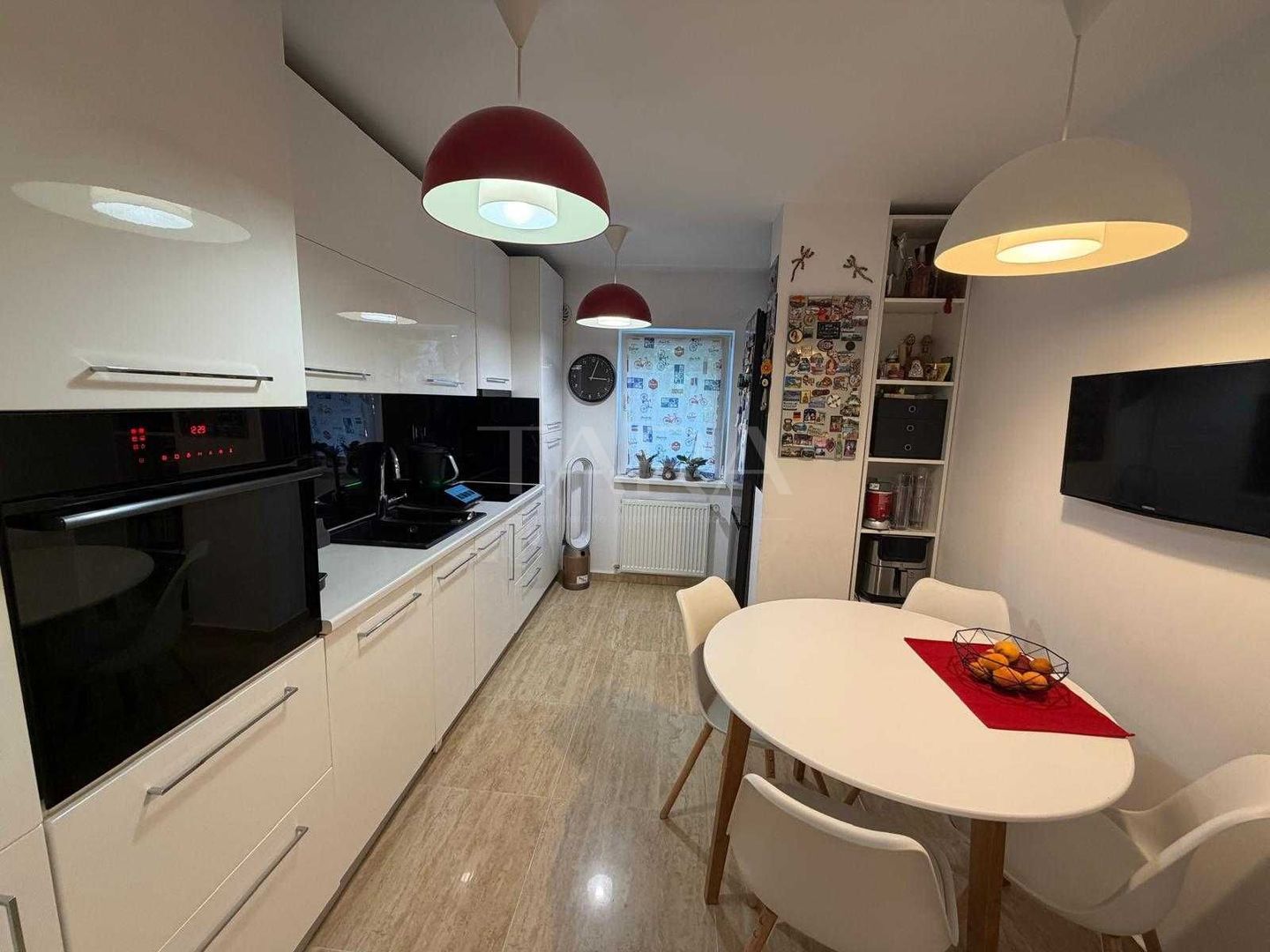 Apartament cu 3 camere decomandate, 65 mp, boxă, parter înalt. - Poză 2