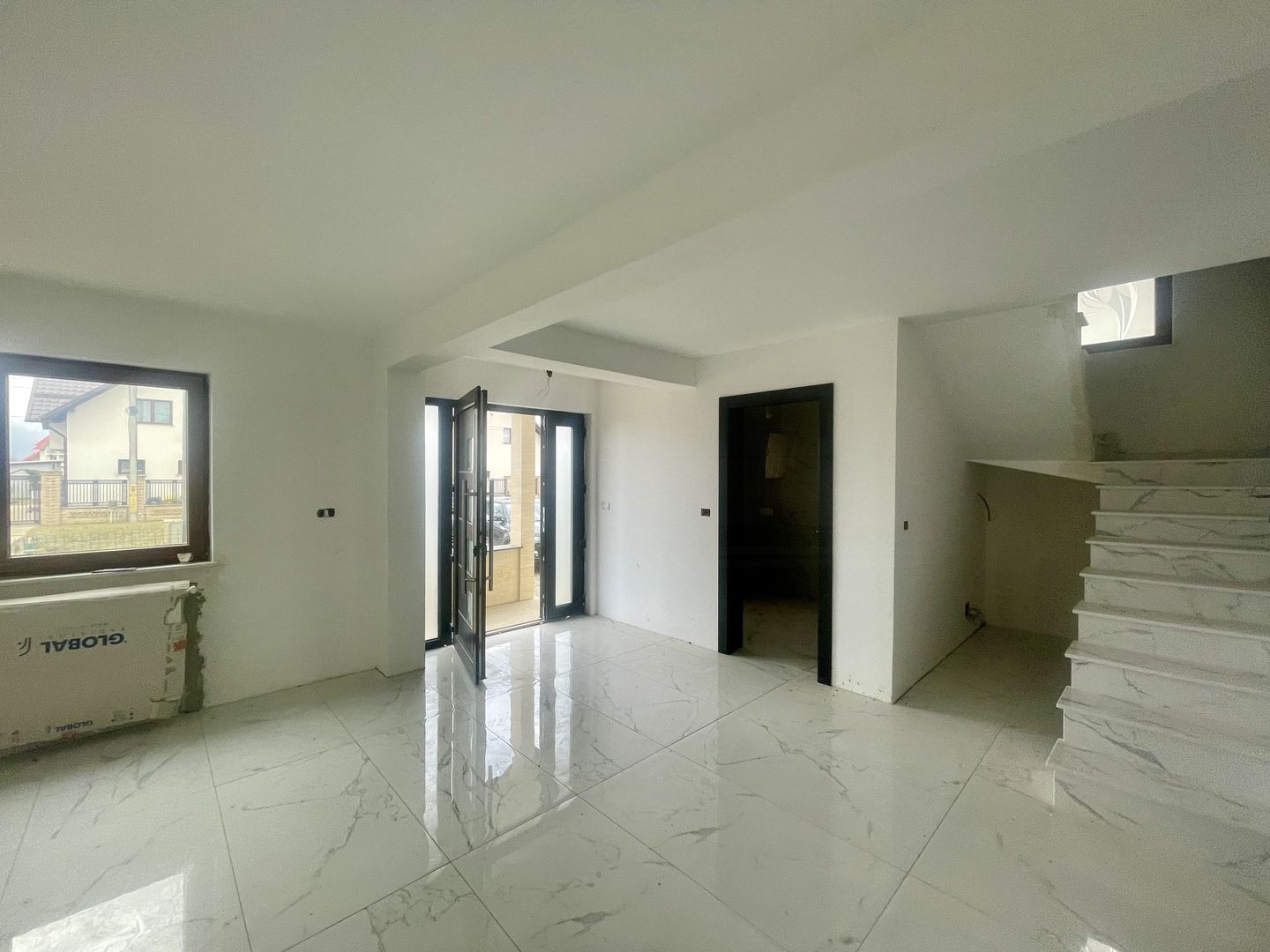 CASA INDIVIDUALA MODERNA | 600 MP TEREN | GARAJ | RADAUTI - Poză 4