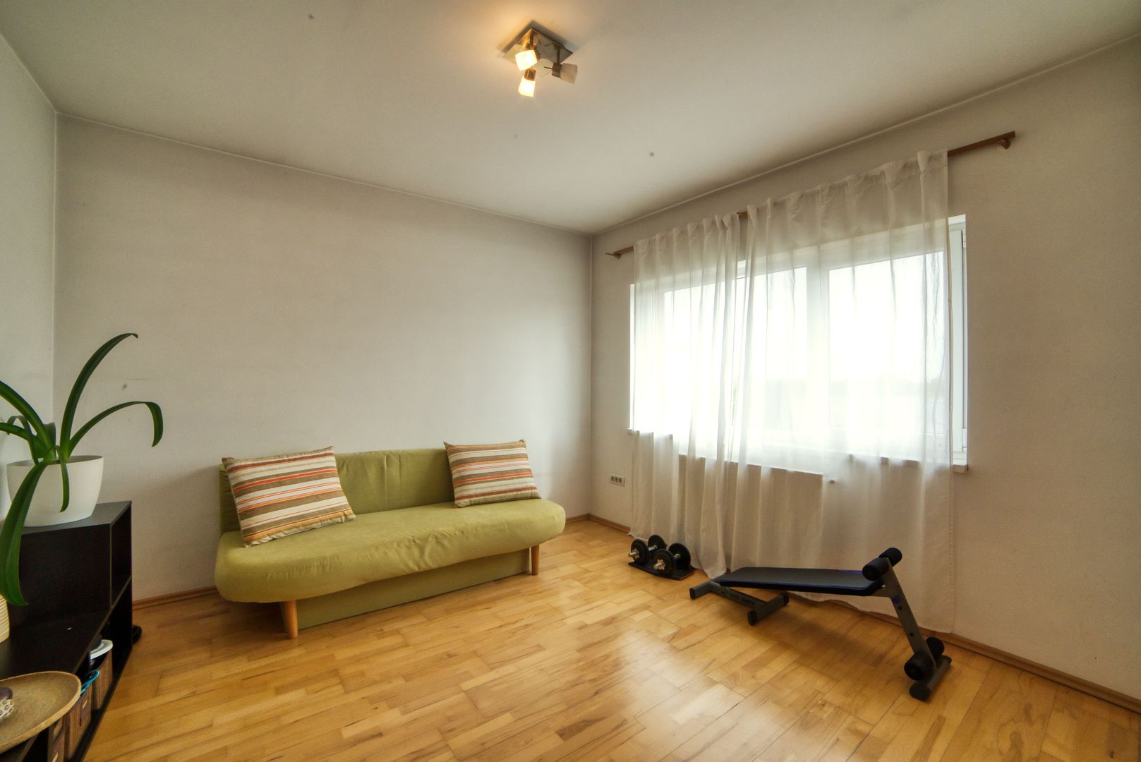 Casa complet mobilata 5 camere 3 bai curte generoasa - Poză 28