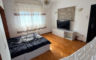 Garsonieră de închiriat, decomandată, centrală proprie, mobilată complet - Poză 1