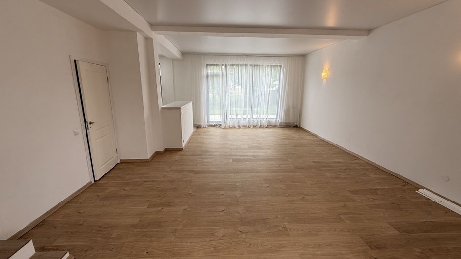 Vila 4 camere cu arhitectura deosebita langa pădure in Corbeanca ! - Poză 5