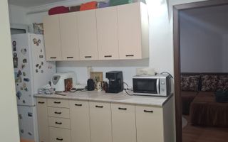 Apartament 3 camere,etaj 3/3,  renovat,65000 euro neg, Policlinica 2 - Poză 1