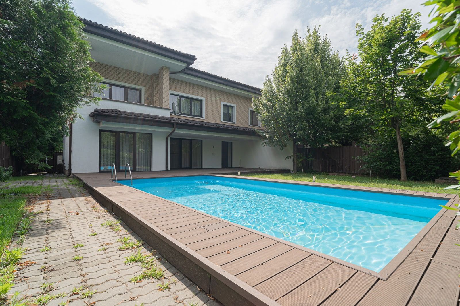 VILĂ CU PISCINĂ | Școala Americana - Poză 3