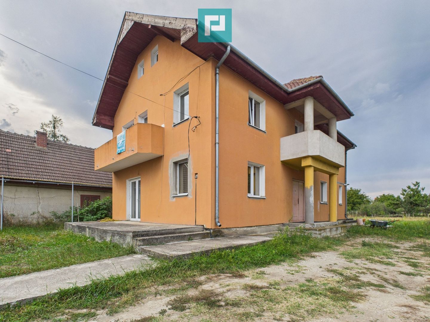 Casă cu 5 camere în Remetea Mare - Poză 1