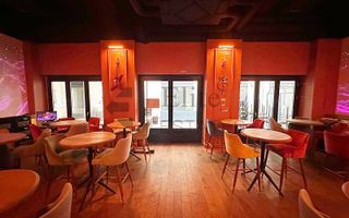 Club - Spatiu Comercial de vanzare ultracentral in Oradea - Poză 1