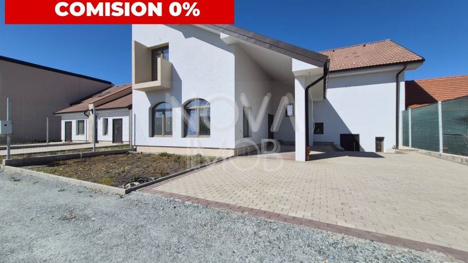 Casa generoasa cu 7 camere, 3 bai, dressing si parcare – Sura Mica - Poză 1