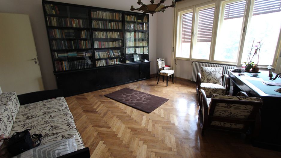 Apartament spatios 3 camere,zona medicina cu garaj si boxa - Poză 4