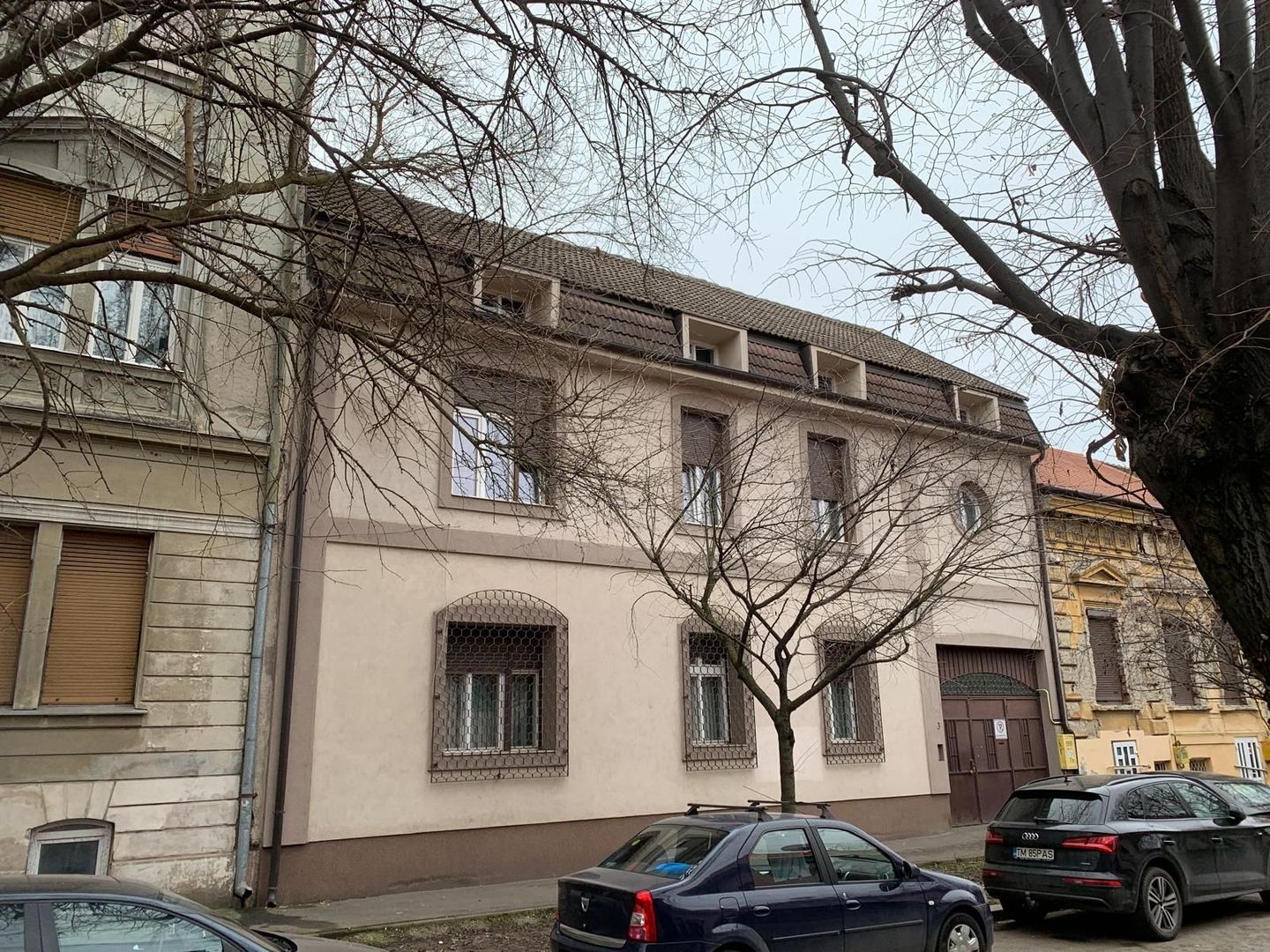 Casa versatila   P+E+M in zona  isorica Sinaia - Poză 1