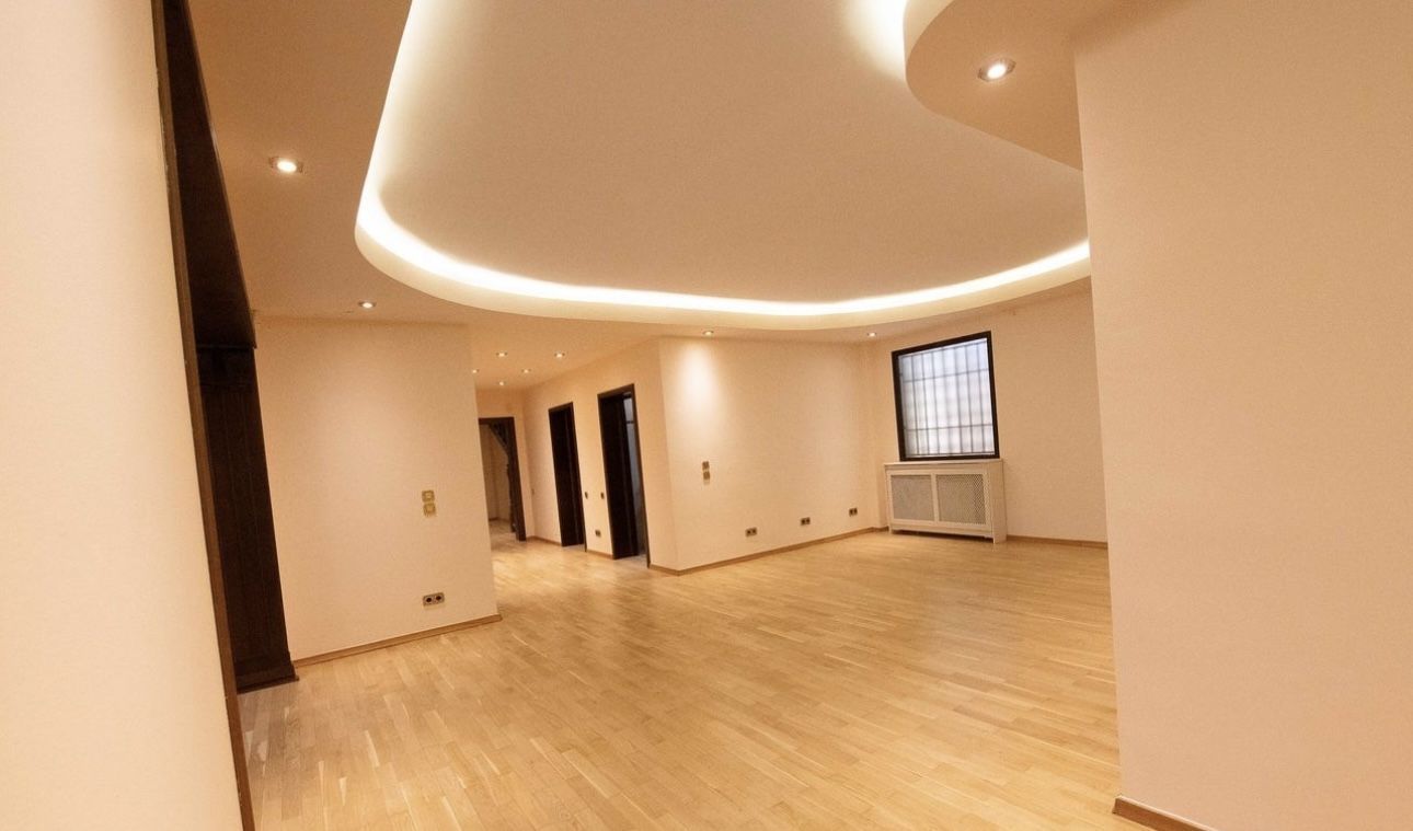 Vânzare vilă 22 camere, 883mp | Piscină privată - Poză 3