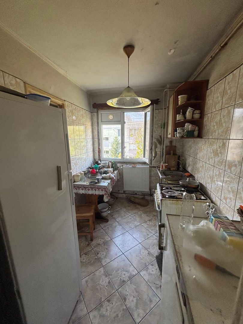 De vanzare apartament 3 camere Titan, aproape de IOR, metrou, scoala Garcia - Poză 3