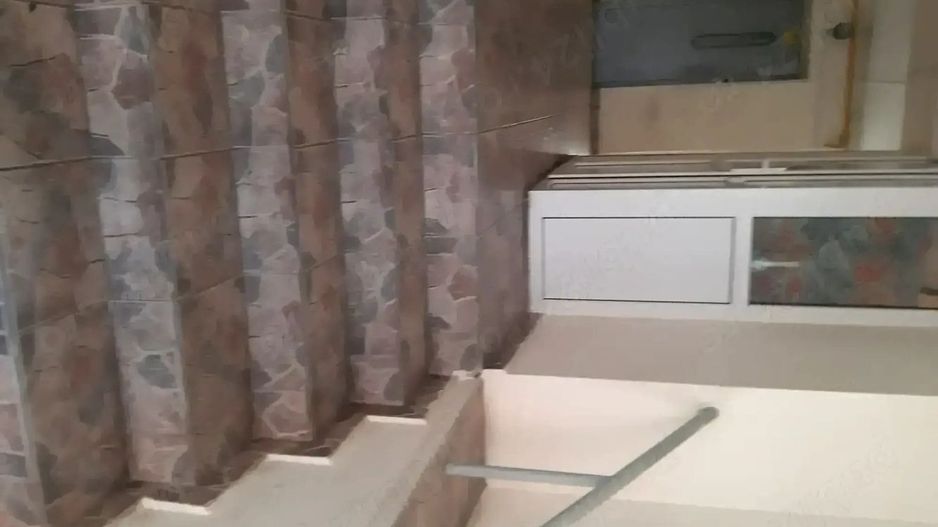 Închiriez apartament 2 camere nemobilat, Piața Muncii, pretabil birou - Poză 4