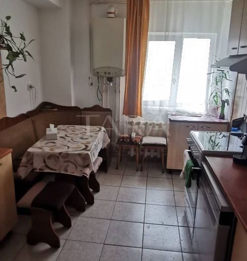 Apartament 4 camere decomandat – zonă Penny, ideal pentru investitie. - Poză 5