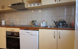 Casa in Blascovici, 5 camere + 3 bai, centrala proprie - Poză 6