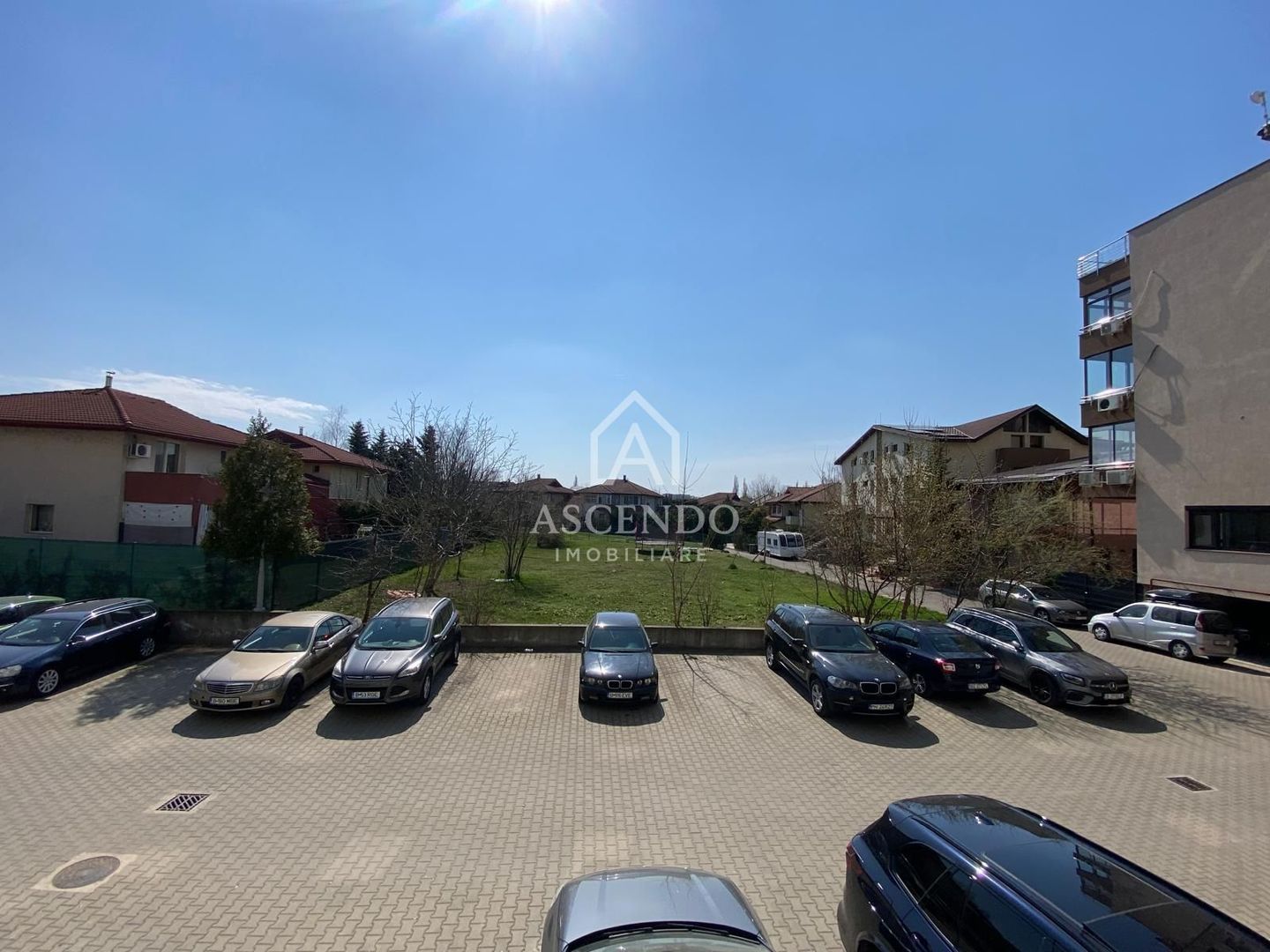 Apartament 3 camere, 2 bai premium mobilat lux , cu parcare inclusă - Poză 28