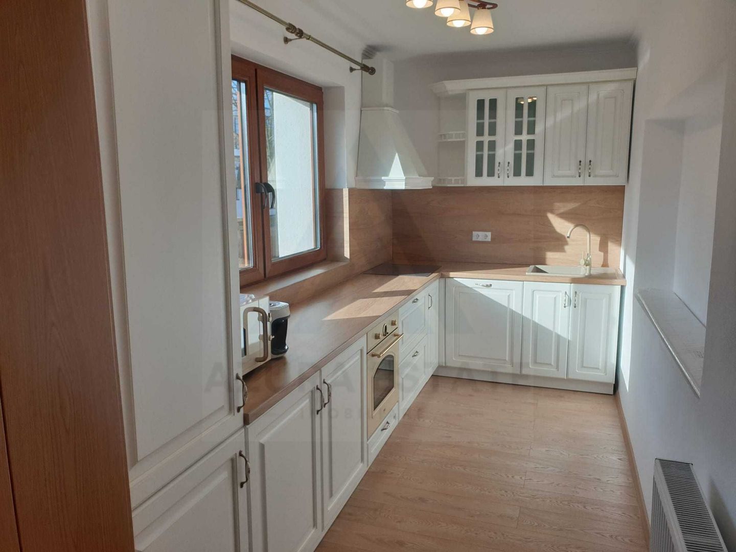 Apartament la casa 2 dormitoare terasa si curte proprie Sub Arini - Poză 8