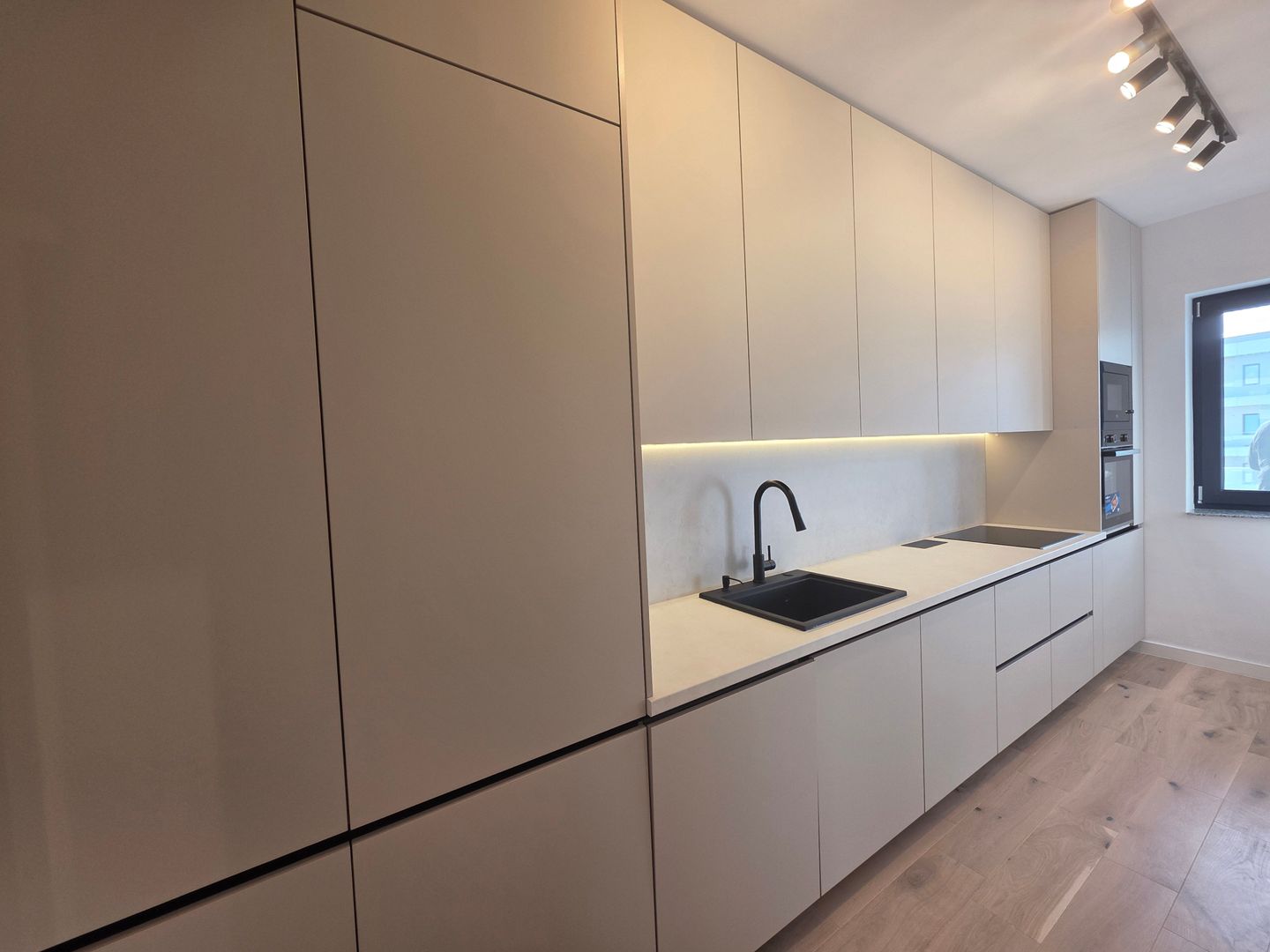 2 camere | PIPERA | TERASĂ 11 MP | MOBILAT MODERN | Vedere libera - Poză 5