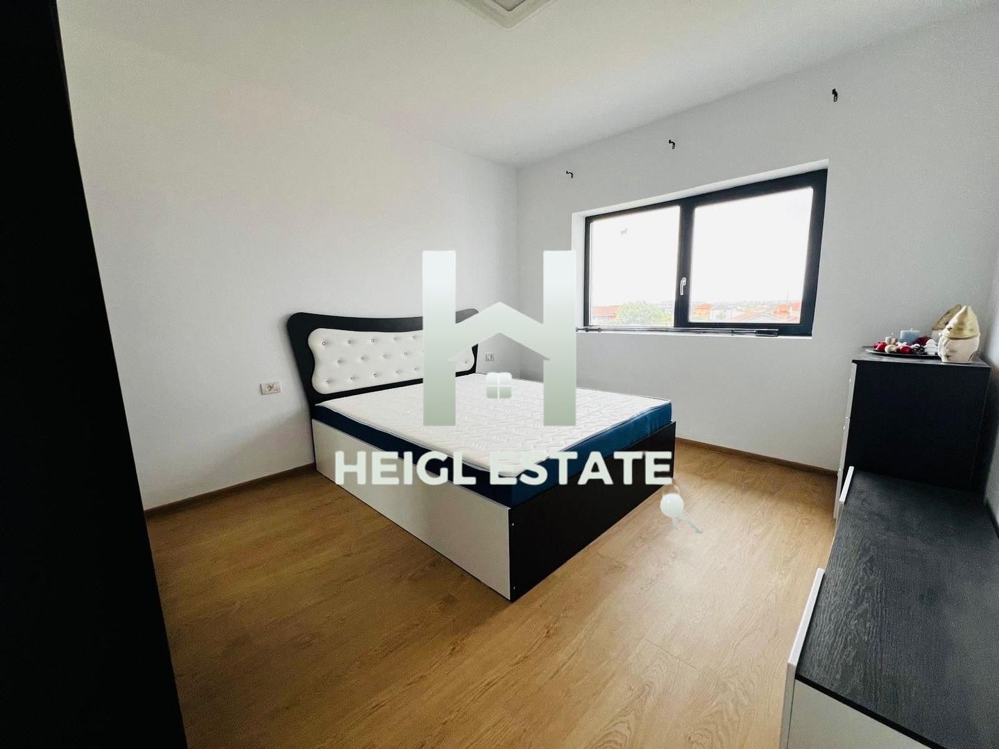 Apartament cu 3 camere si bucatarie inchisa, complet mobilat si utilat - Poză 4