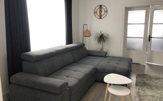 Casa renovata 250 mp utili si teren 935 mp in zona centrala Cisnadie - Poză 1