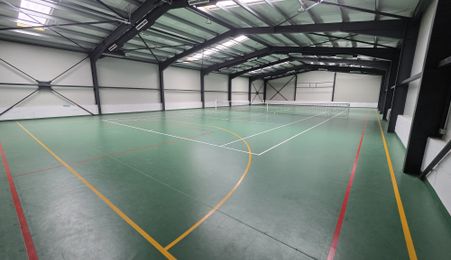 Spatiu Comercial 620 mp.parcare,birou,vestiar,baie