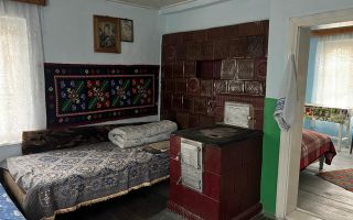 De vânzare casă bătrânească cu anexă in Oneaga - Poză 2