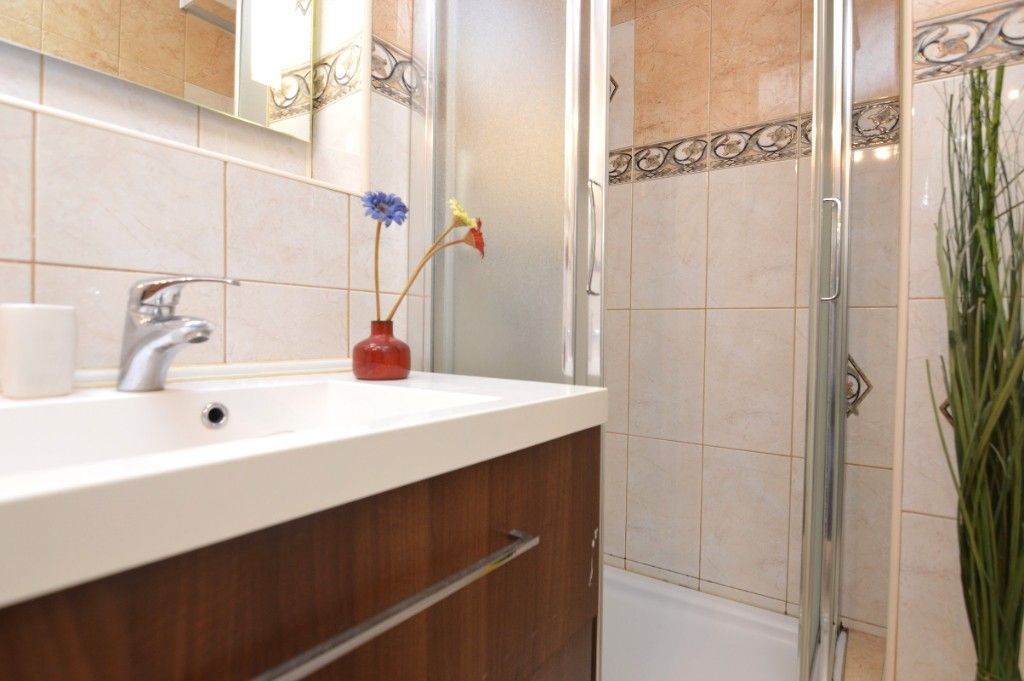 2 camere decomandat si renovat zona VITAN - Poză 8