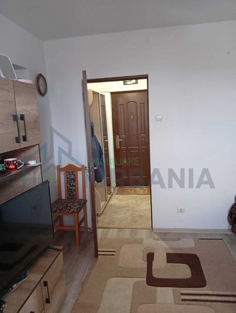 Închiriez,ap.2 camere,Tătărași, Vasille Lupu vizavi de Flux, 380 Euro - Poză 1