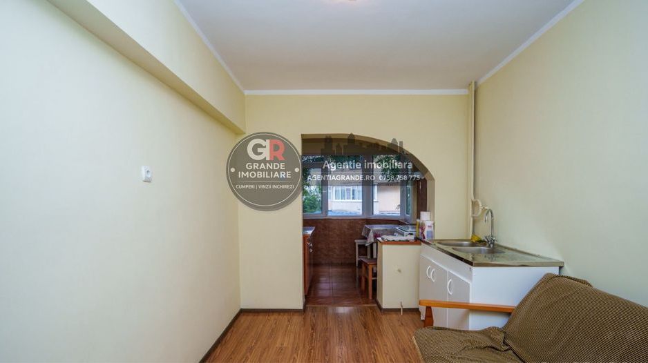Str Victoriei - Apartament 2 cam decomandat Central - Poză 4