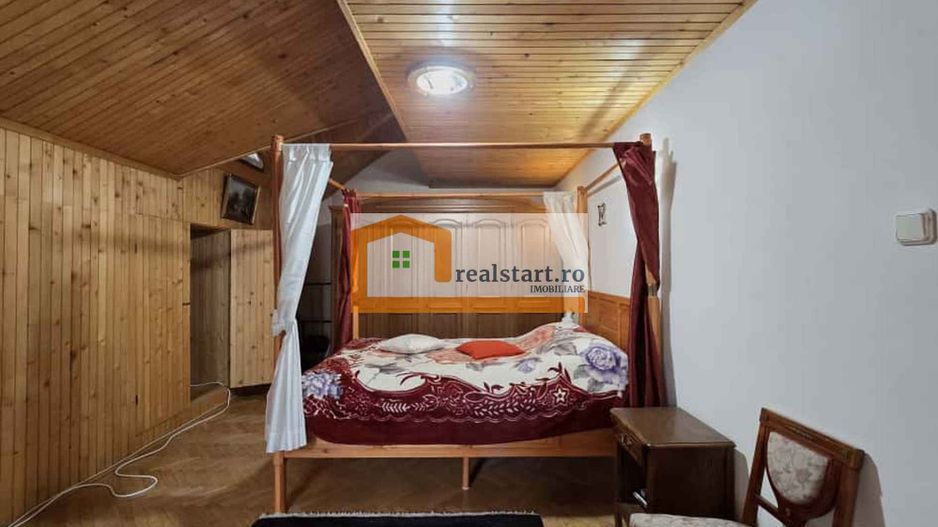 Vedere padure, panouri solare si fotovoltaice, pompa de caldura,  semineu - Poză 31