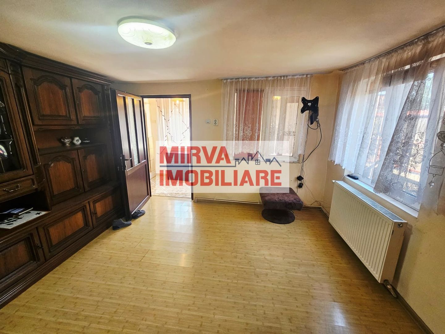 🏡 Casă spațioasă cu 9 camere în Strejnicu – pentru locuință, birouri - Poză 36
