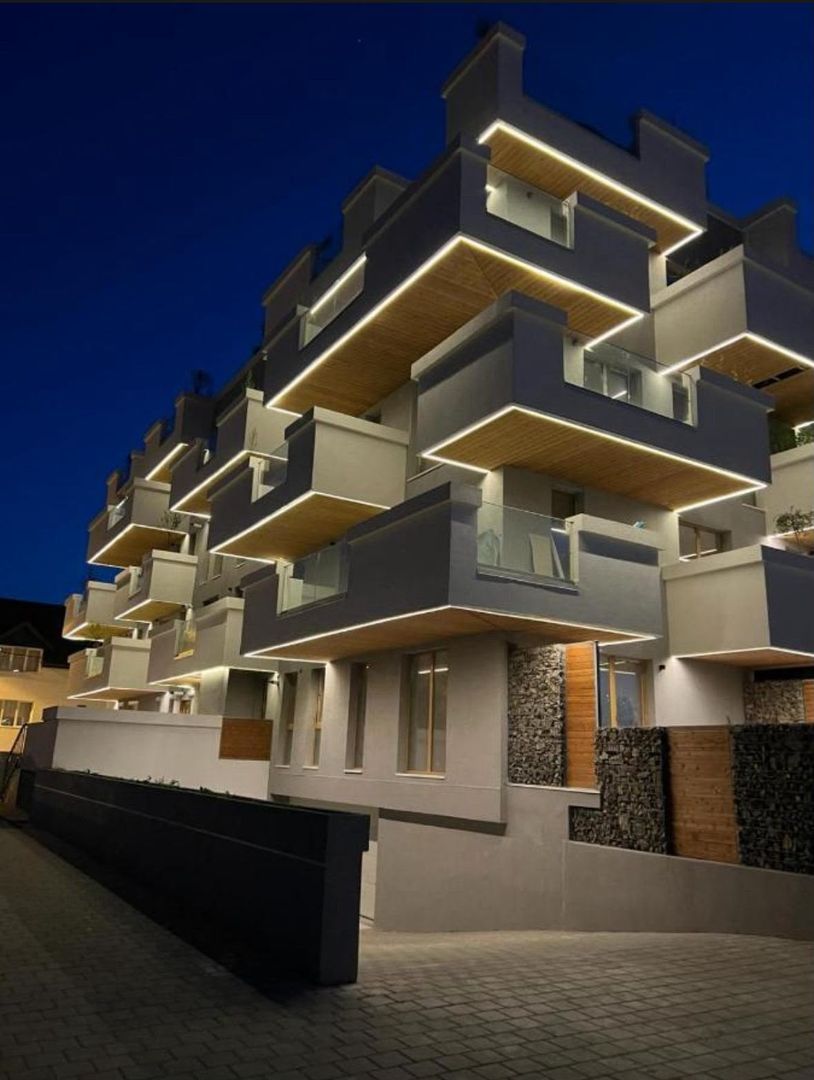 Chirie apartament 3 camere - piscina - parcare subterana, Sibiu - Poză 1