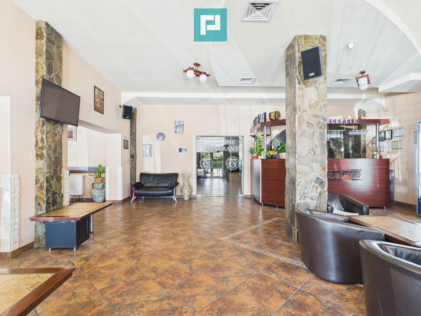 Casă și clădire de apartamente la Orțișoara - Poză 3