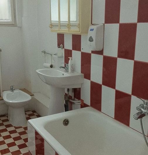 APARTAMENT NEMOBILAT SPATIOS METROU UNIVERSITATE - Poză 2