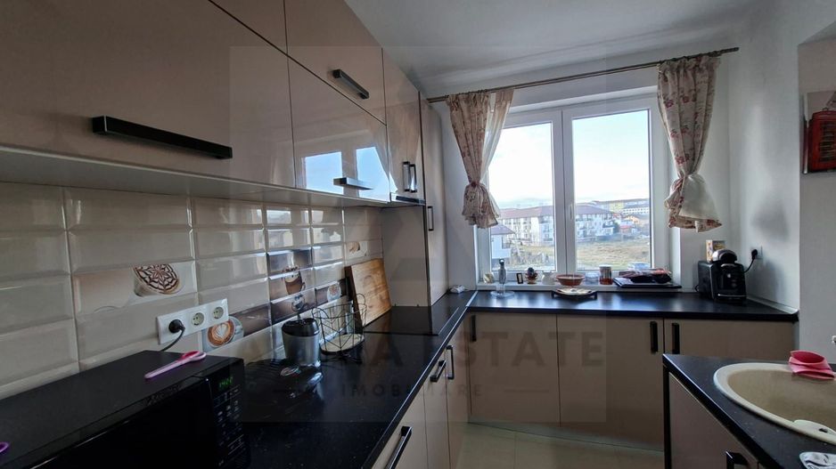 Apartament modern 3 camere 2 bai si 2 locuri de parcare in Selimbar - Poză 4