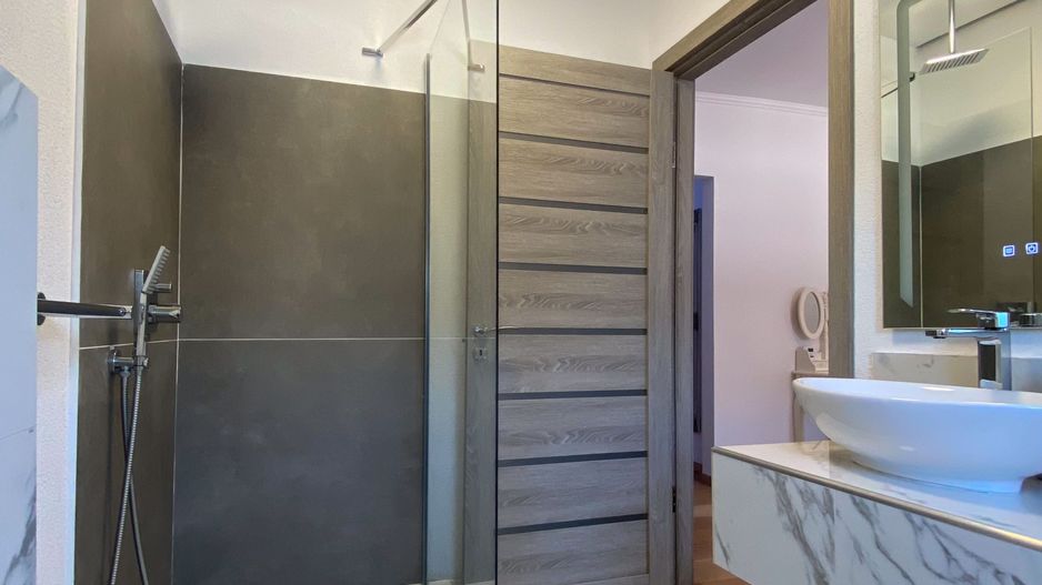 Apartament de lux cu 4 camere la mansardă - Poză 11