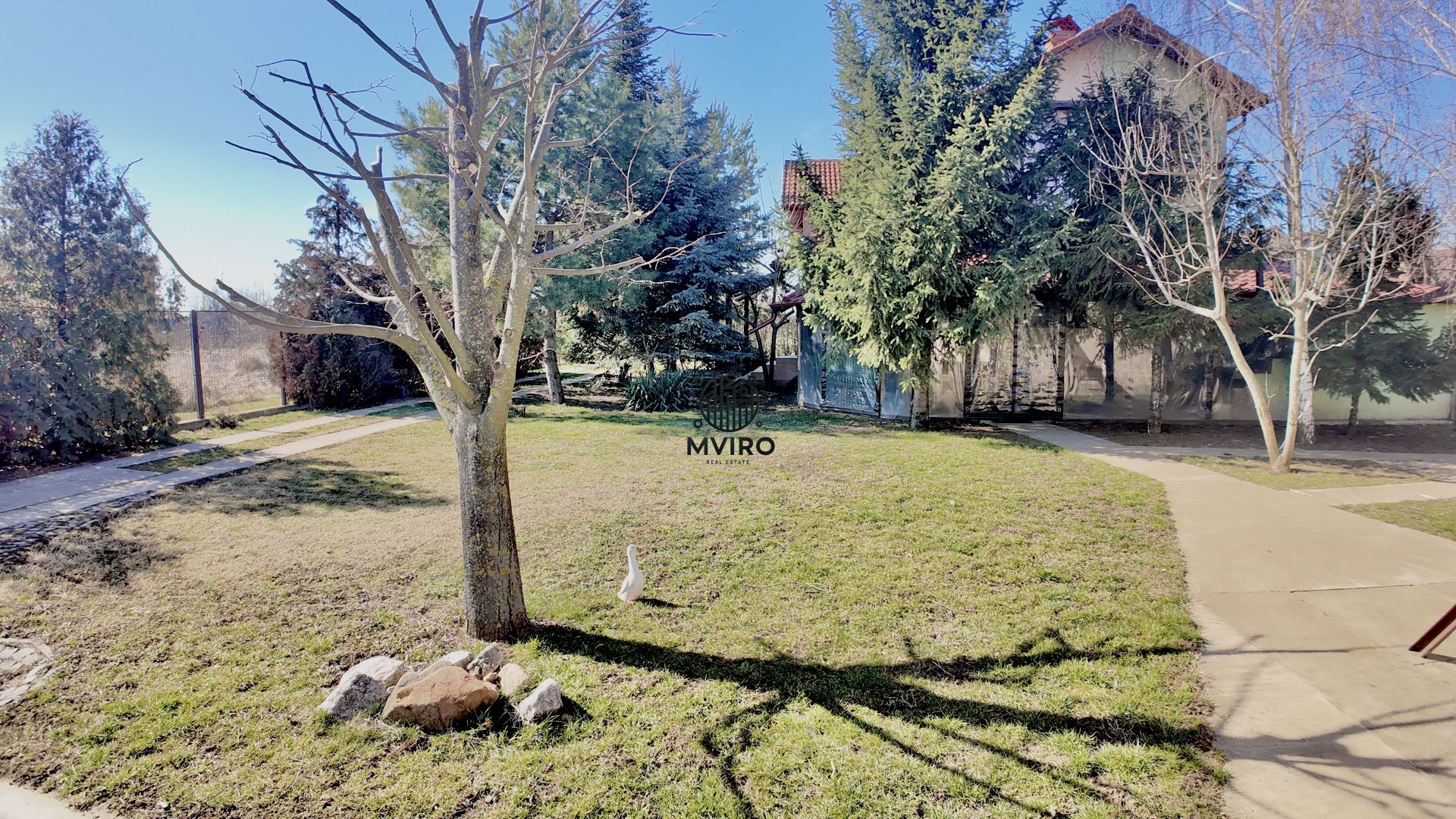 Casa de vanzare in Targoviste - 5 camere, 2 garaje, teren generos - Poză 1