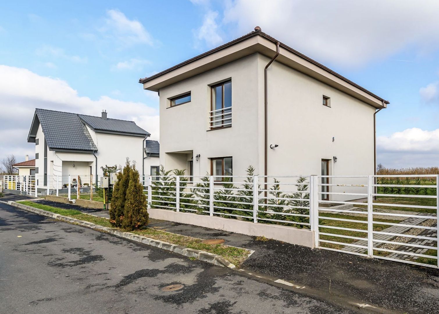 Casă de vânzare modernă și spațioasă – Comision 0%! - Poză 3