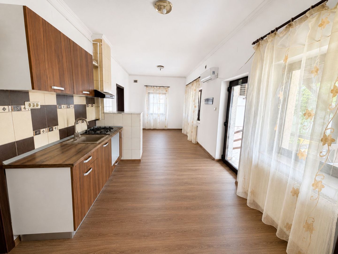 Casă recent renovată în cartierul Pârneava –Arad•400 mp teren•Oituz - Poză 4
