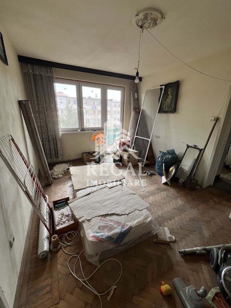 Apartament de vanzare 2 camere, in zona Micro 3 - Poză 1