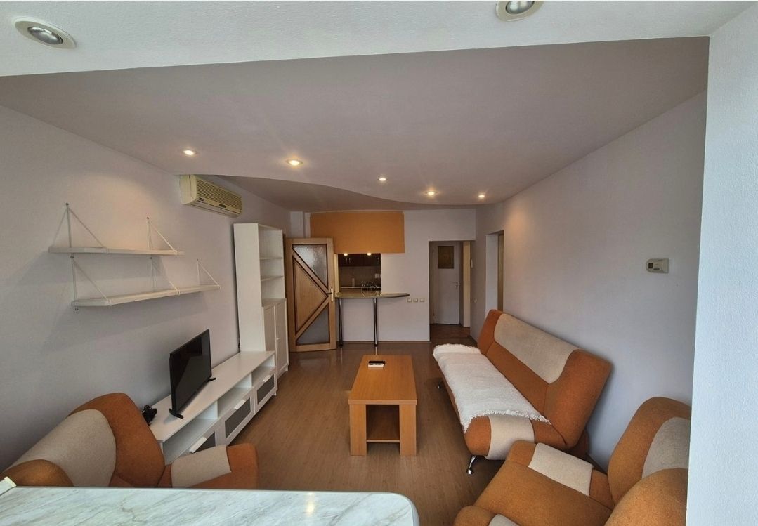Închiriez apartament cu 3 camere,  centru - Poză 3