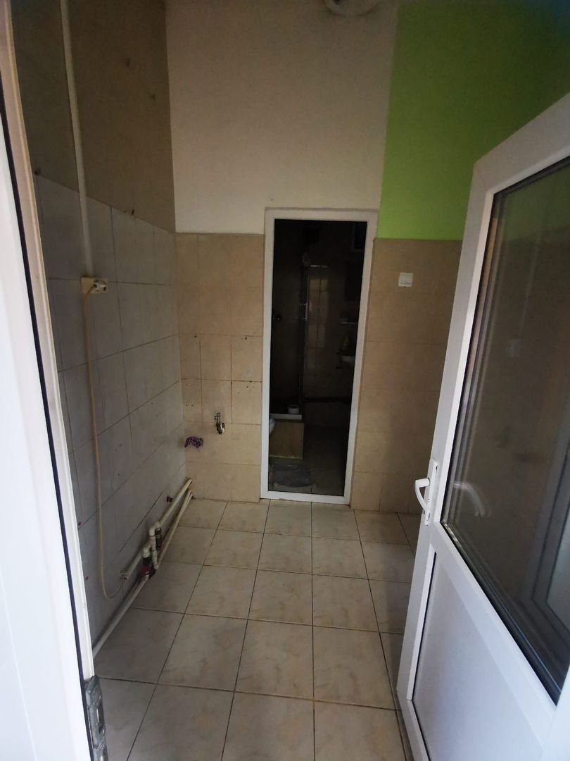 De inchiriat casa cu 2 camere, strada Romana, 320 euro - Poză 3