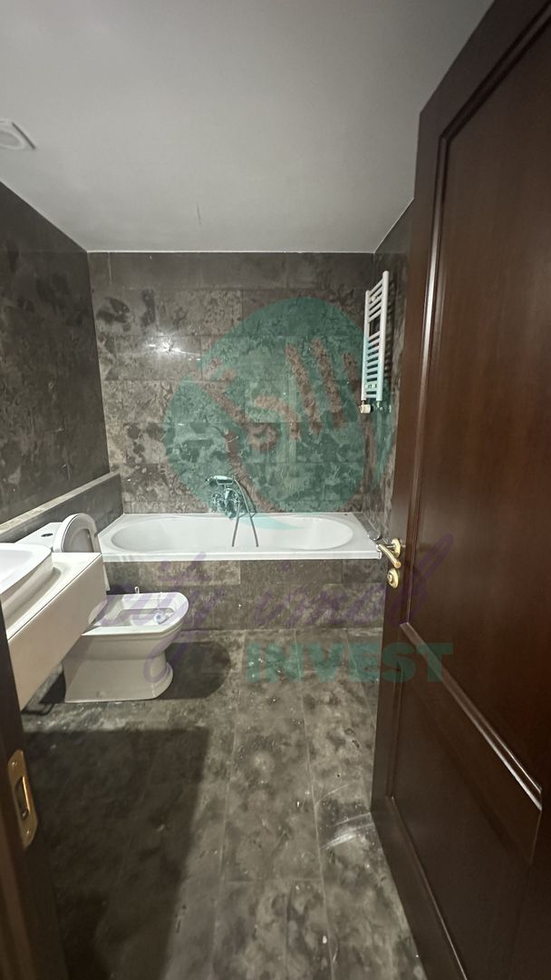 2 cam la 2 pasi de Bd Unirii - Constructie 2009 - Poză 7