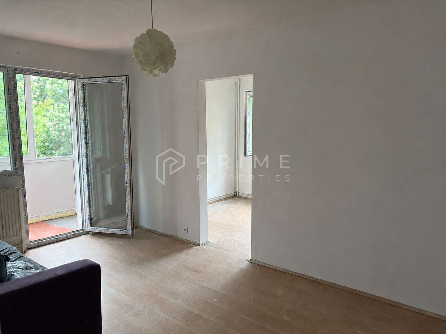 Apartament cu 3 camere, etaj 2 – Zona Dâmbul Pietros - Poză 1