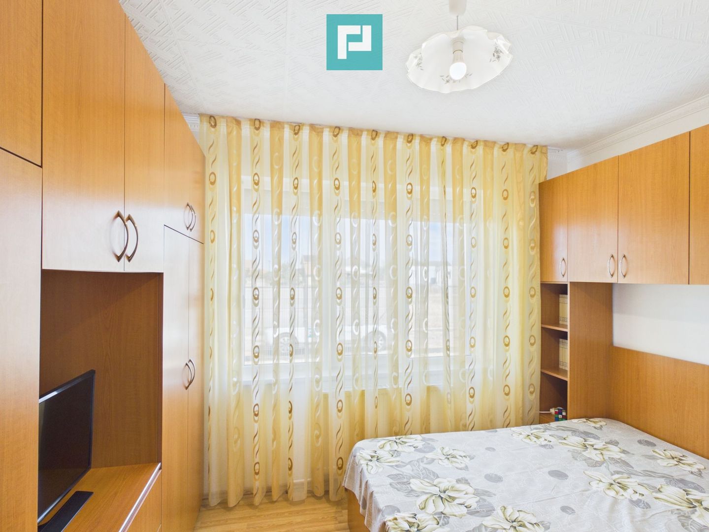 Casă renovată cu curte mare de închiriat în Rontău - Poză 6