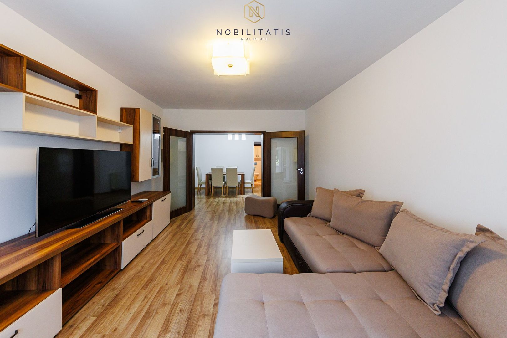 Un apartament cum rar găsești, în centrul orasului | 4 camere & 2 bai - Poză 1